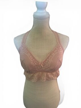 smart & sexy Lace Halter Bralette in Blush